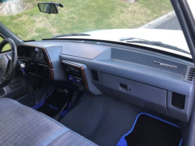 1990 Ford Bronco - photo 11
