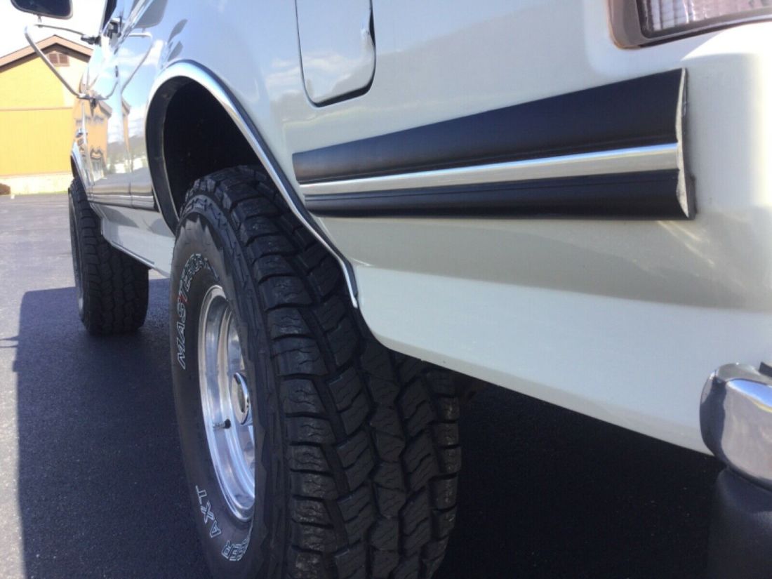 1990 Ford Bronco XLT - photo 8