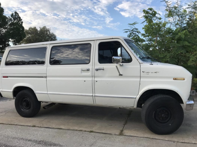 1990 Ford Clubwagon XL 1990 Ford E-Series Van