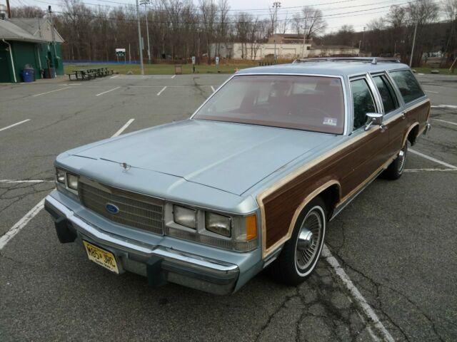 1990 Ford crown Victoria wagon 1990 Ford Crown Victoria LX