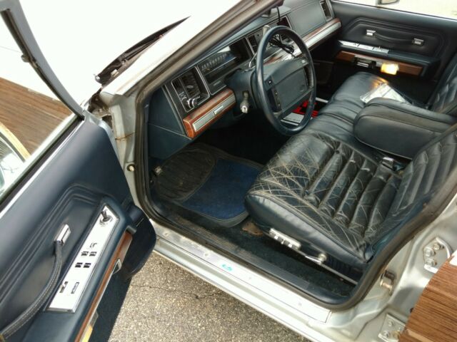 1990 Ford Crown Victoria LX - photo 9