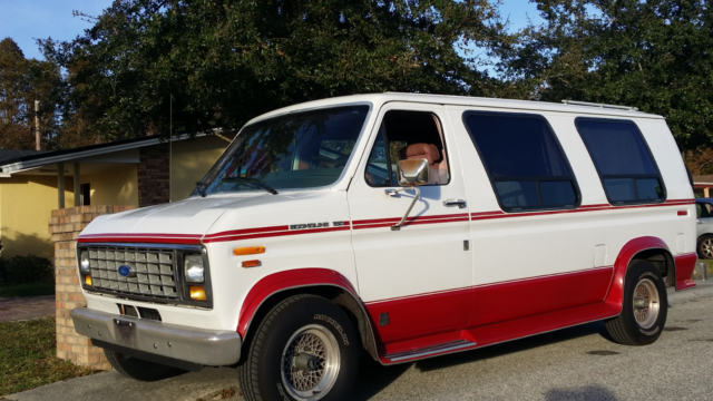 1990 Ford E-150 Econoline Conversion Van Cargo 5.8L No Reserve 1990 Ford E-Series Van Custom Standard Cargo Van 2-Door