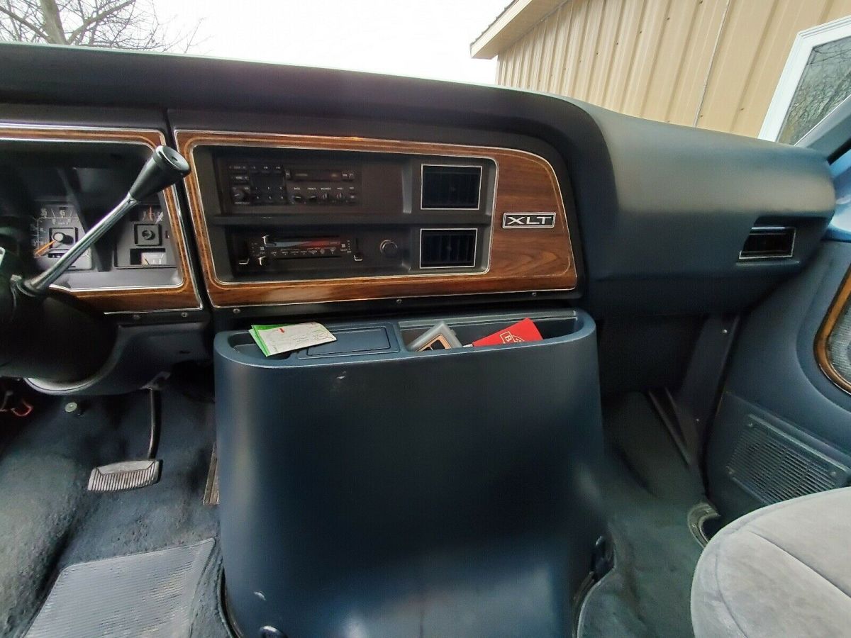 1990 Ford E-250 Econoline Club Wagon E250 - photo 13