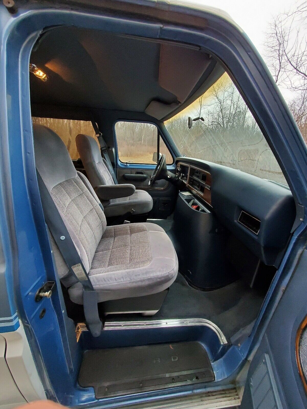 1990 Ford E-250 Econoline Club Wagon E250 - photo 7