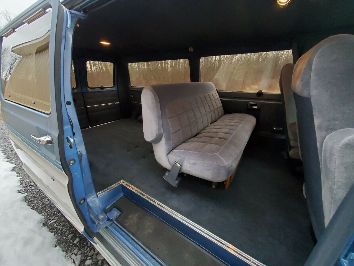1990 Ford E-250 Econoline Club Wagon E250 - photo 8