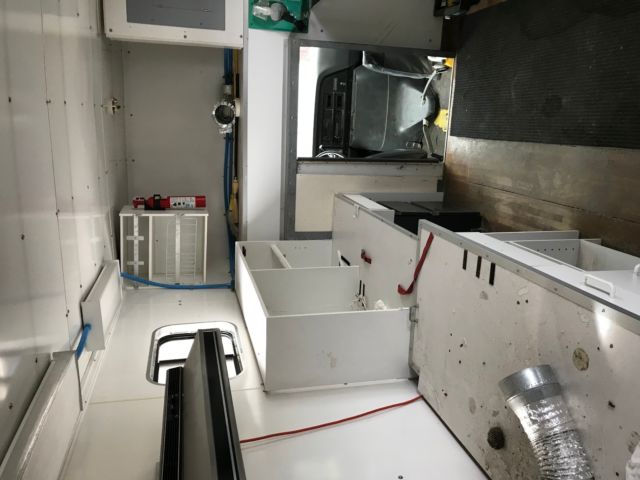 1990 Ford E-Series Van - photo 11