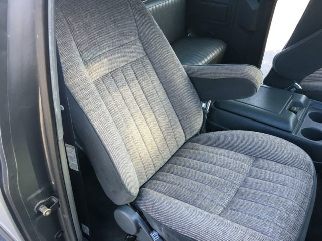 1990 Ford F-250 XLT Lariat 45K Miles No Reserve Auction HD Video - photo 7