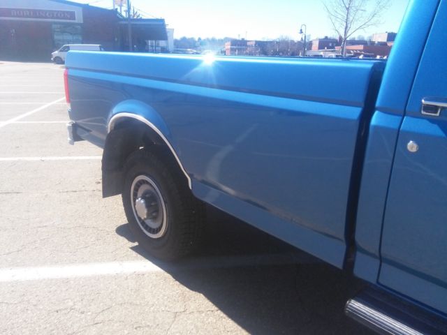 1990 Ford F-250 XLT Lariat Standard Cab Pickup 2-Door - photo 5