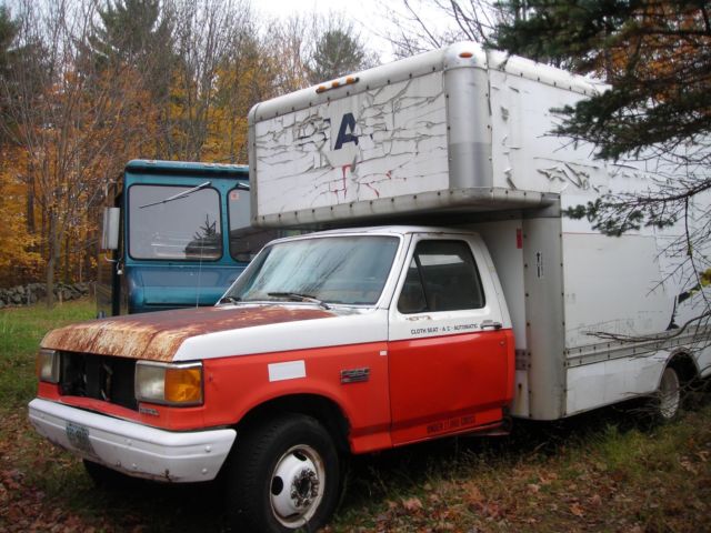 1990 Ford F350 cab and chassis with 7.3 diesel with automatic and a/c--90 1990 Ford F-350 cloth seat