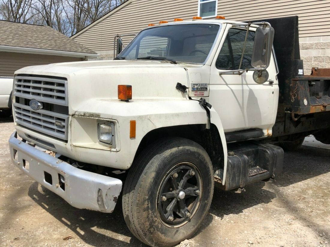 1990 Ford F700