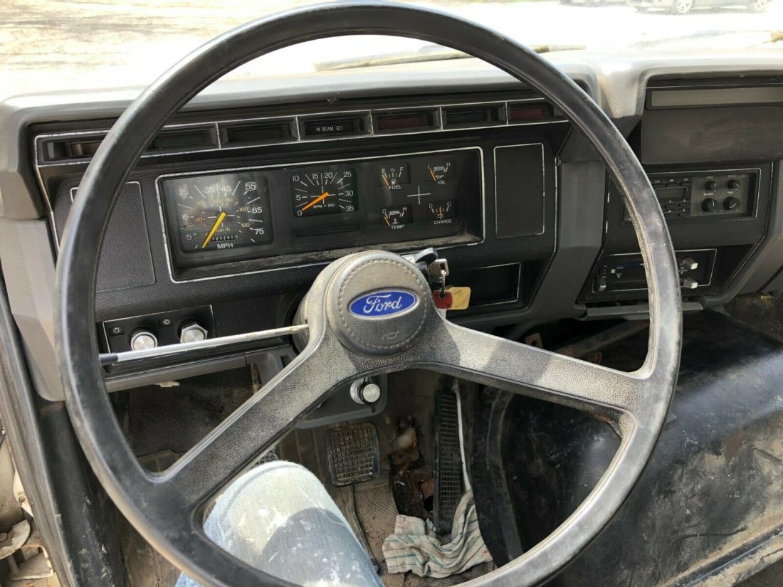 1990 Ford F700 - photo 4