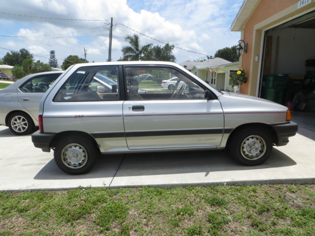 1990 Ford Festiva - photo 2