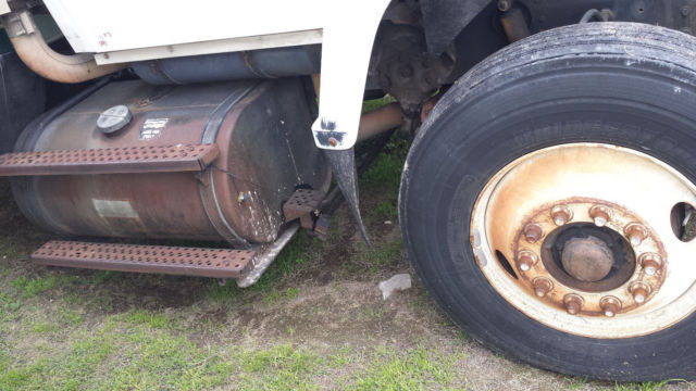 1990 Ford L8000 - photo 10