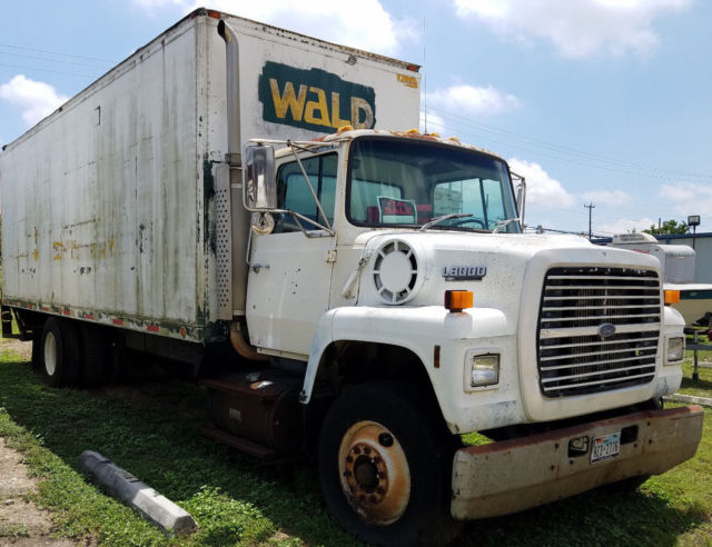1990 Ford L8000 - photo 3