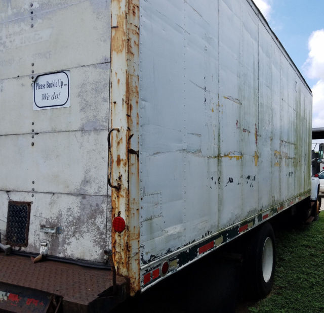 1990 Ford L8000 - photo 7