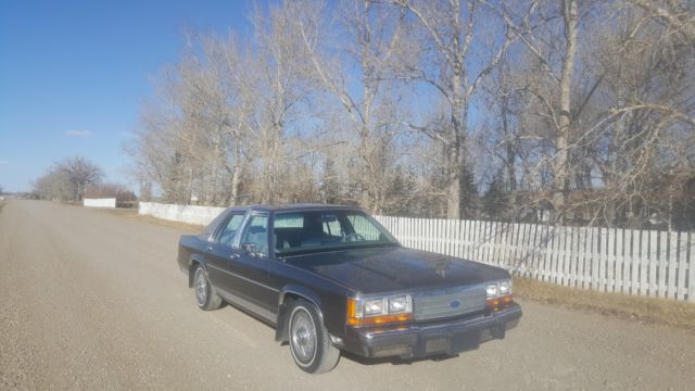 1990 Ford Crown Victoria LX - photo 2