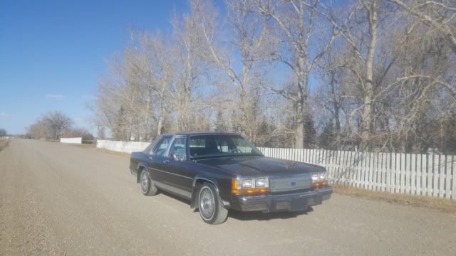1990 Ford Crown Victoria LX - photo 4