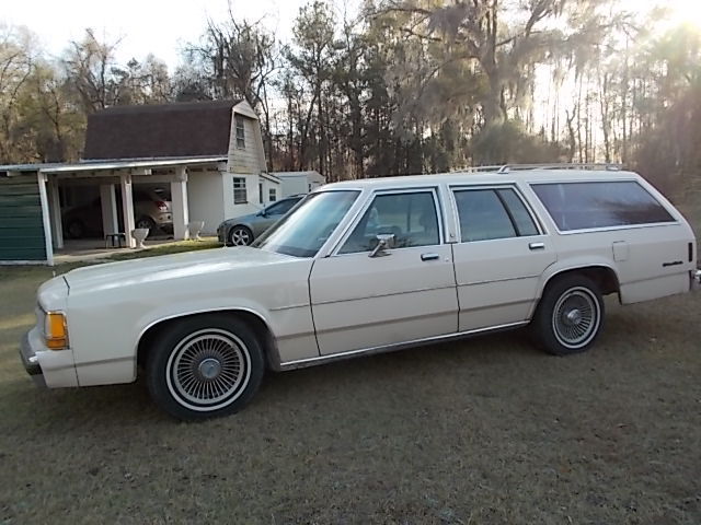 1990 Ford LTD Crown Victoria LX Wagon 4-Door 5.0L 1990 Ford Crown Victoria