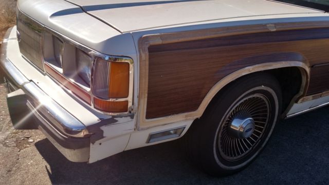 1990 Ford Country Squire Station Wagon - photo 9