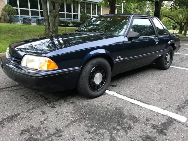 1990 Ford Mustang 5.0 sedan - photo 2