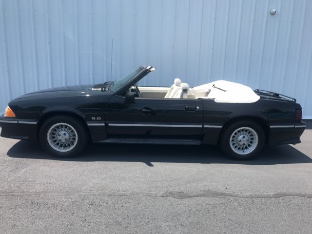 1990 Ford Mustang - photo 2