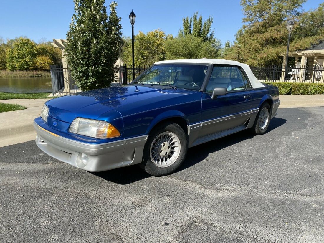 1990 Ford Mustang GT - photo 2