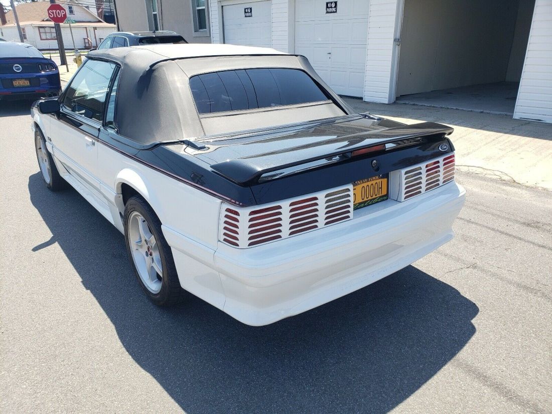 1990 Ford Mustang GT - photo 2