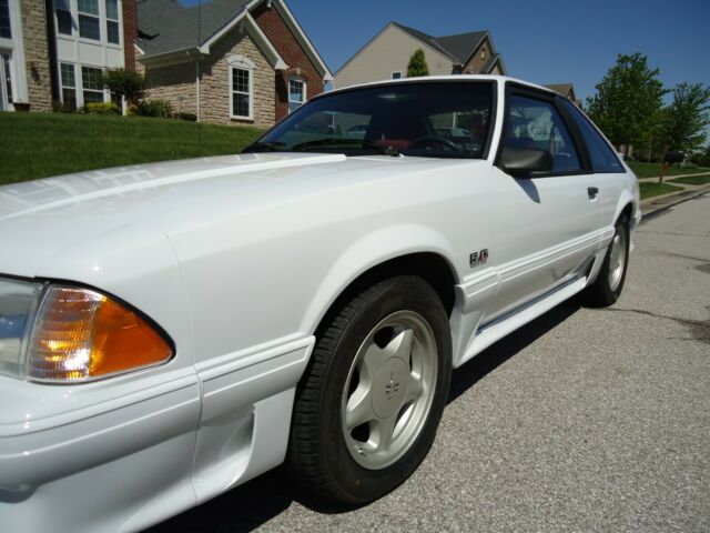 1990 Ford Mustang GT - photo 2