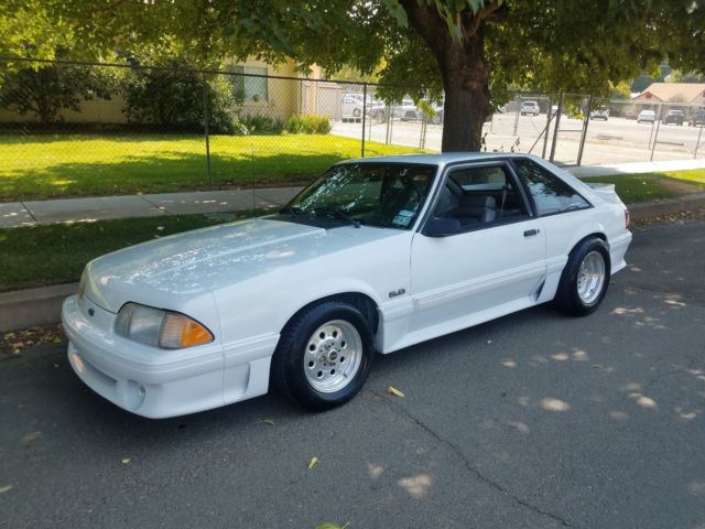 1990 Ford Mustang
