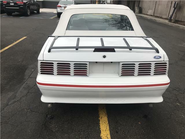 1990 Ford Mustang GT - photo 12