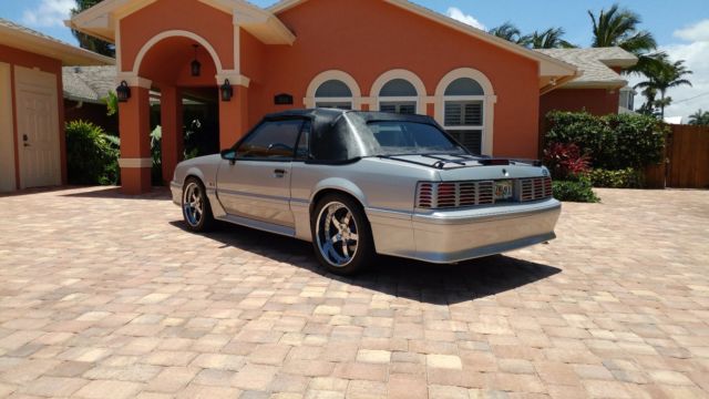 1990 Ford Mustang GT Convertible - photo 4