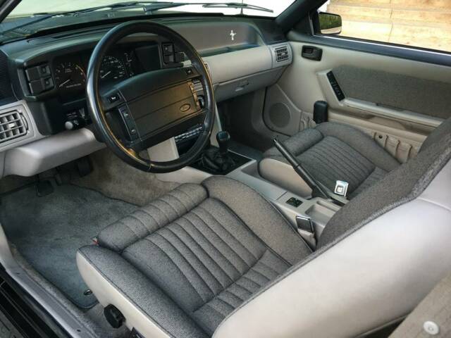 1990 Ford Mustang GT - photo 2