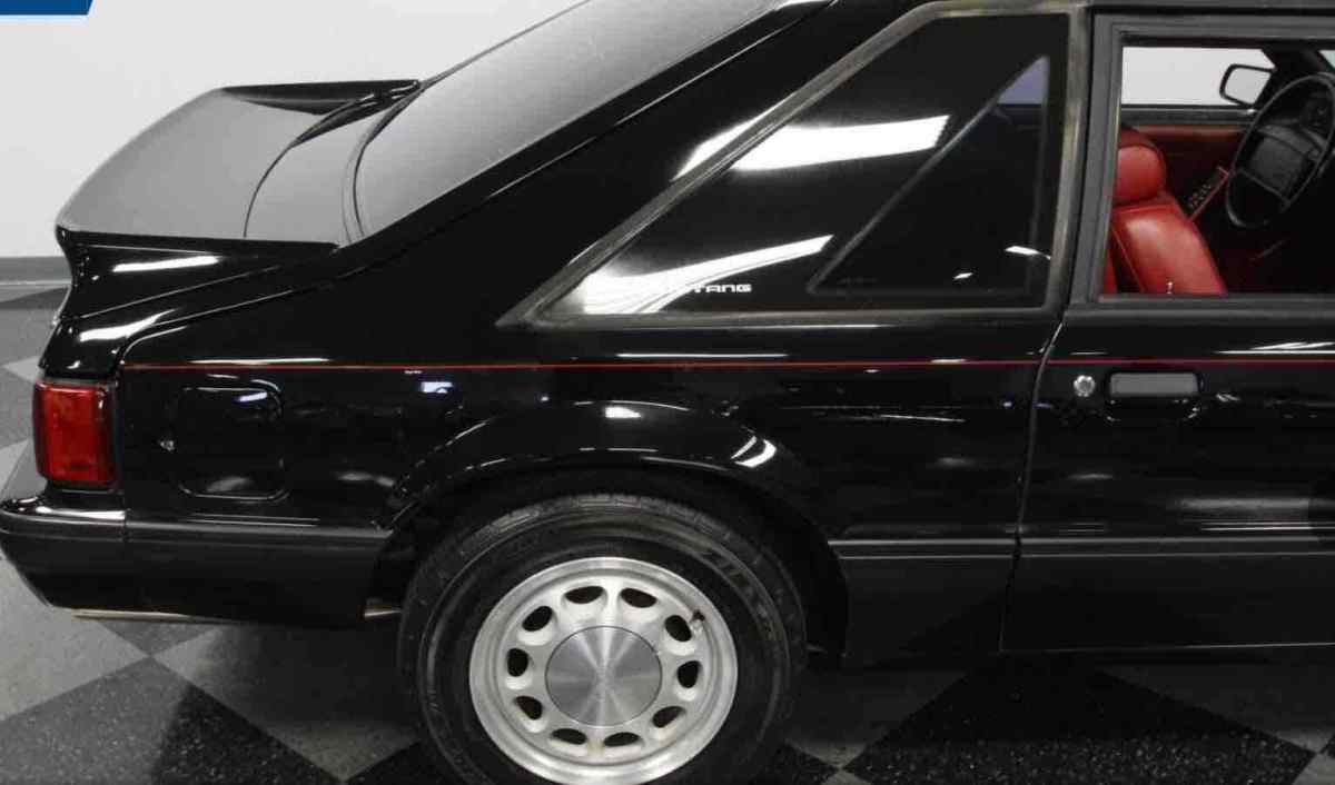 1990 Ford Mustang LX - photo 2