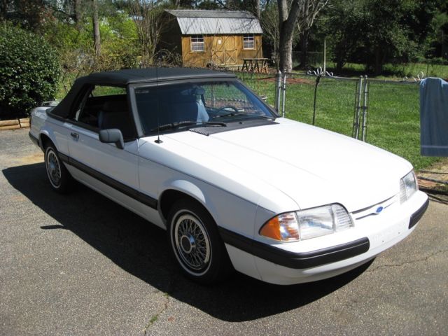 1990 Ford Mustang LX Convertible 2-Door 2.3L 1990 Ford Mustang LX Convertible 2-Door