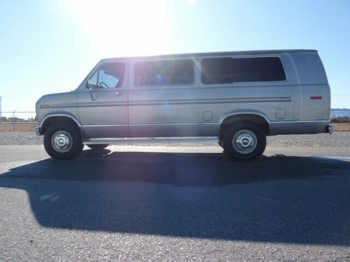 1990 FORD SUPER DUTY EXTENDED VAN 58,000 MILES 5.8 V8 ALL OPTIONS 3 ROWS OF SEAT 1990 Ford E-Series Van