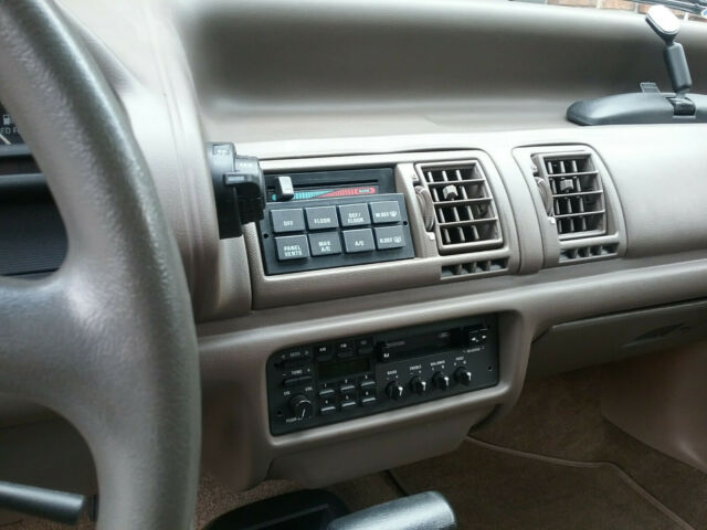 1990 Ford Tempo - photo 8