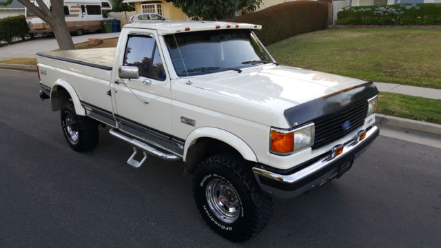 1990 Ford F-250 XLT LARIAT 4X4 SUPER NICE 4 INCH LIFT 5,8 EFI V8 - photo 3