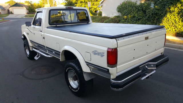 1990 Ford F-250 XLT LARIAT 4X4 SUPER NICE 4 INCH LIFT 5,8 EFI V8 - photo 6