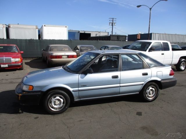 1990 Geo Prizm Base Hatchback 5-Door - photo 2