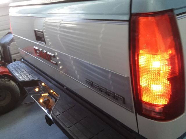 1990 GMC Sierra 1500 Two-town - photo 2