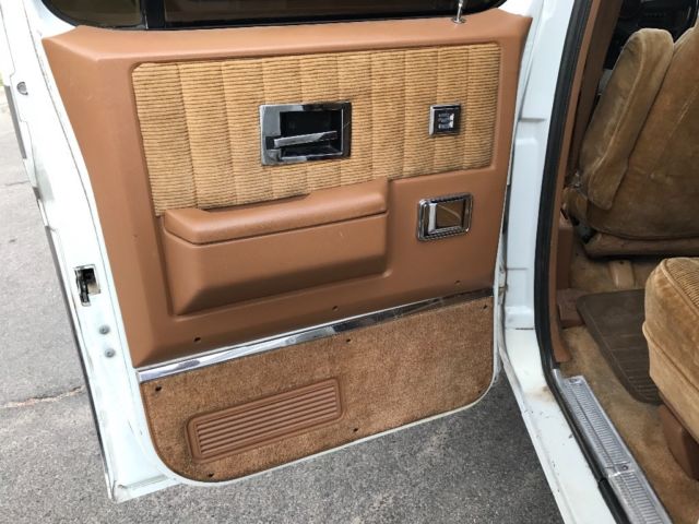 1990 GMC Suburban SLE - photo 9