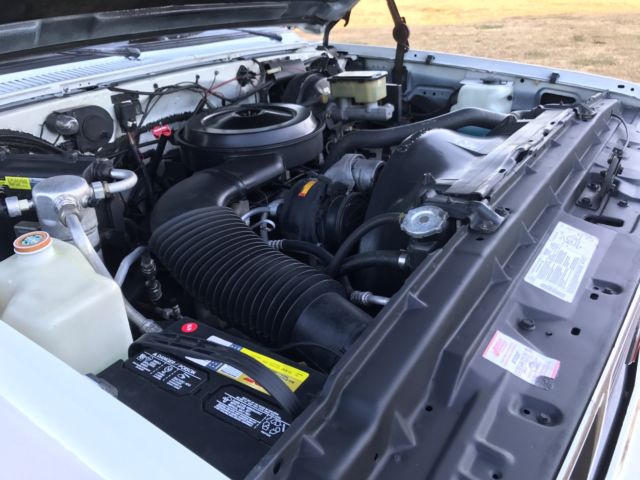 1990 GMC Suburban SLE - photo 3