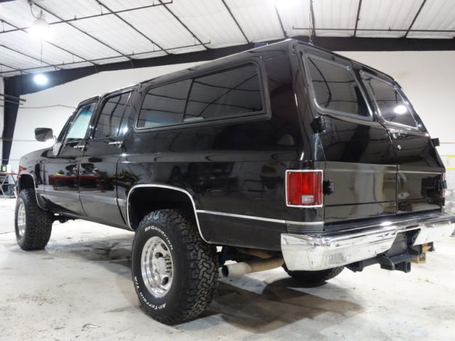 1990 Chevrolet Suburban Suburban 2500 SLE - photo 3