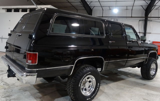 1990 Chevrolet Suburban Suburban 2500 SLE - photo 4