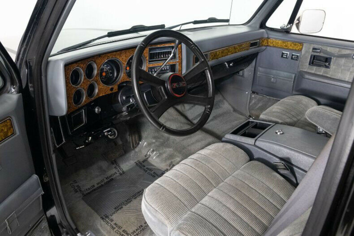 1990 GMC Suburban R1500 - photo 2