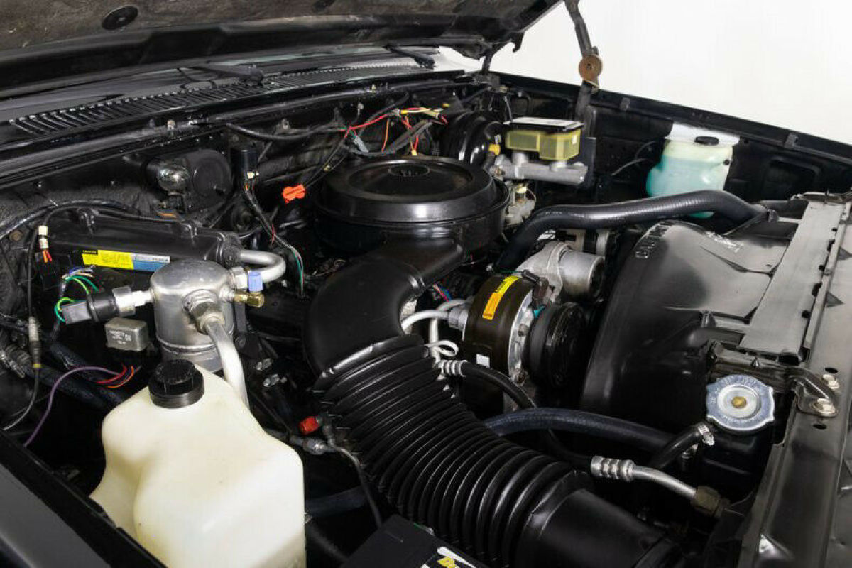 1990 GMC Suburban R1500 - photo 3