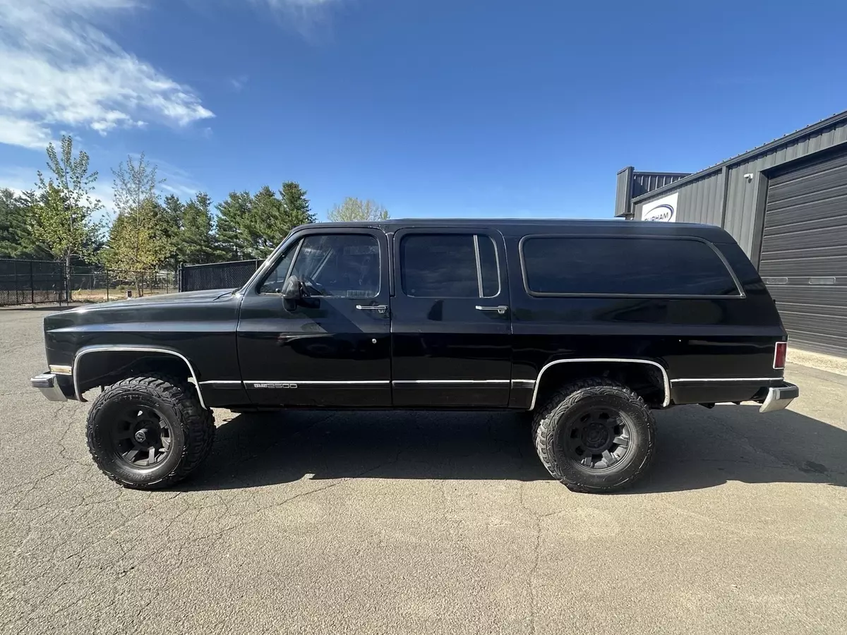 1990 GMC V2500 Suburban SUV Black V25 CONVENTIONAL 1990 GMC Suburban V25 CONVENTIONAL