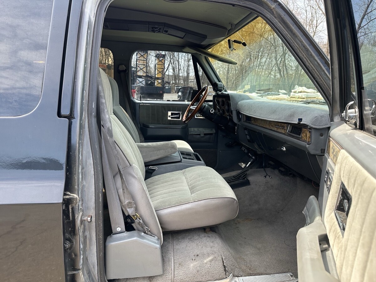 1990 GMC Suburban V25 CONVENTIONAL - photo 10