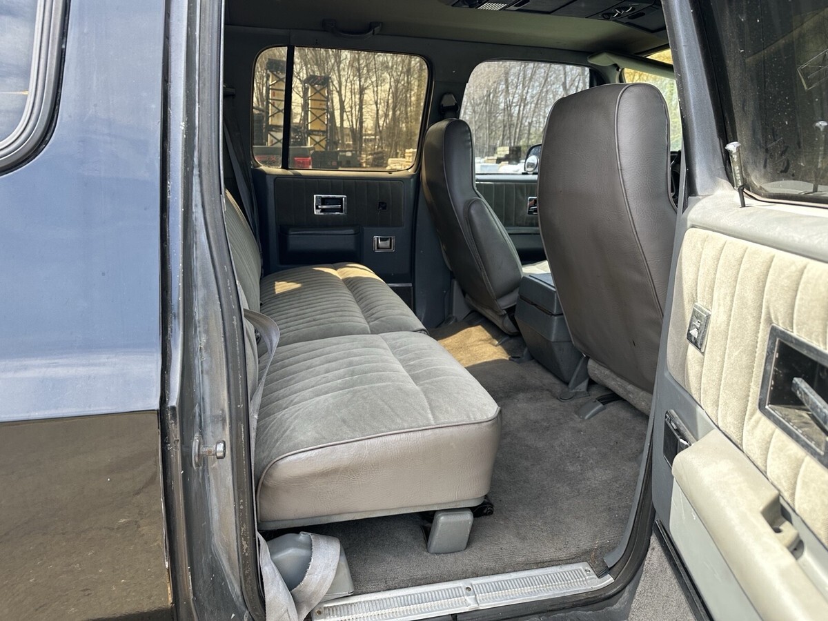 1990 GMC Suburban V25 CONVENTIONAL - photo 9