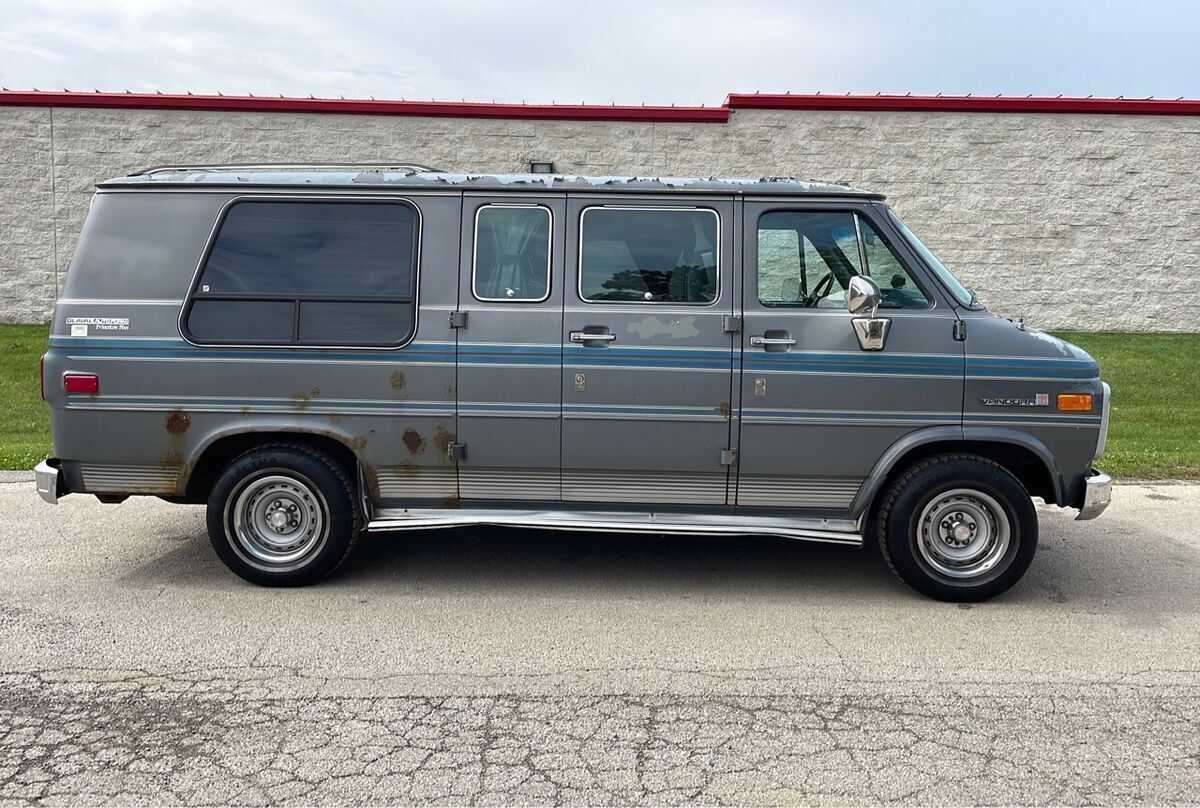 1990 GMC VANDURA 2500 CONVERSION VAN WITH LOW MILES - NEEDS TLC ! RUNS EXCELLENT 1990 GMC Vandura